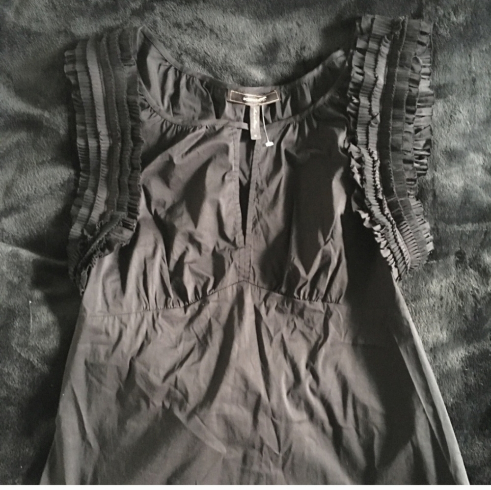 BCBGMAXAZRIA top light black M roughed in back